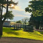 Aldeamento Turístico 29 The Beeches *